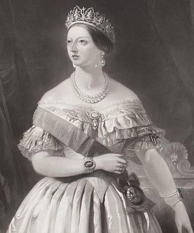 新葡京娱乐场app 除了珍珠泪凯特今年新戴2600颗钻石的东方王冠女王只戴过一次(图8)