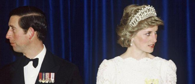 新葡京娱乐场app 除了珍珠泪凯特今年新戴2600颗钻石的东方王冠女王只戴过一次(图18)